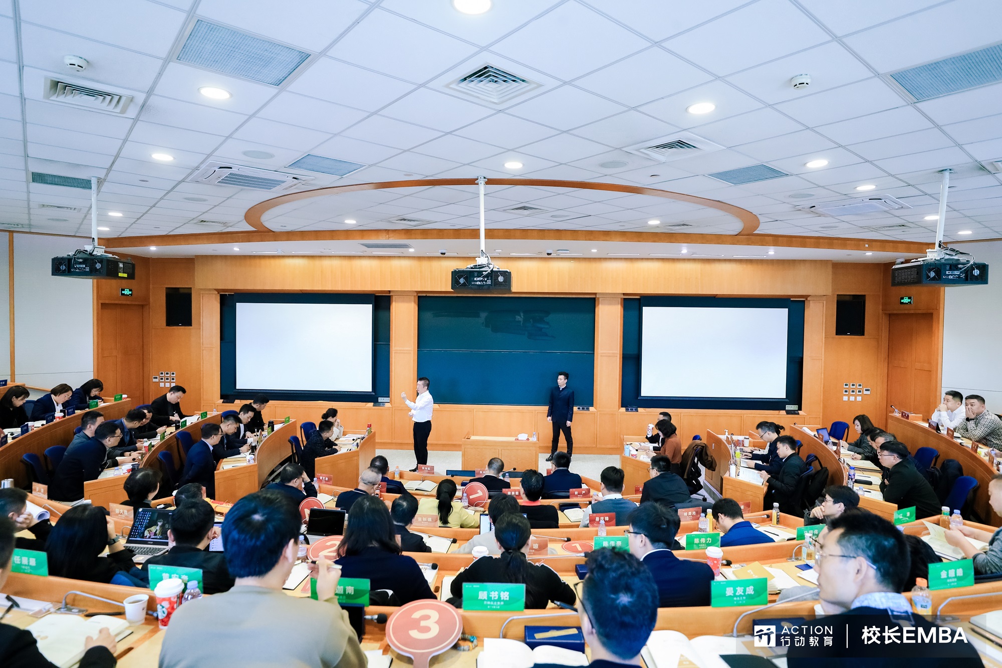 <p>校长EMBA为企业领导人提供成为行业领先的管理体系。</p>