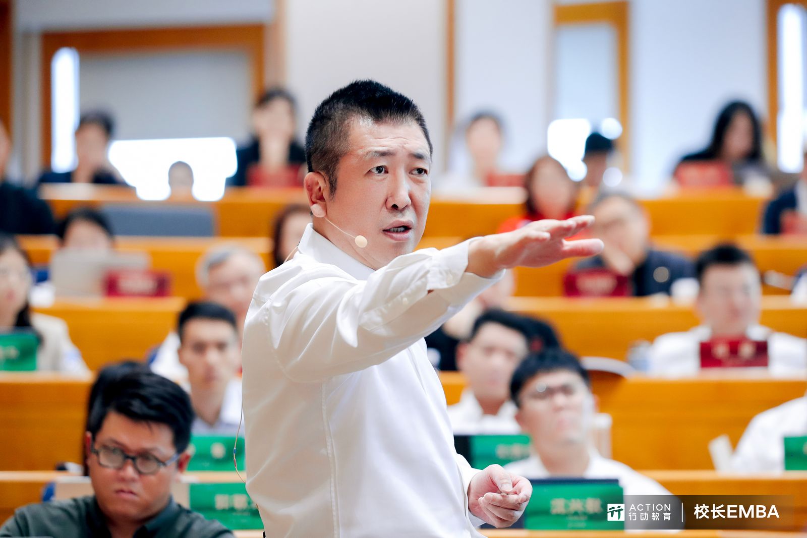 李践赢利：锁定尖刀-四眼看天下